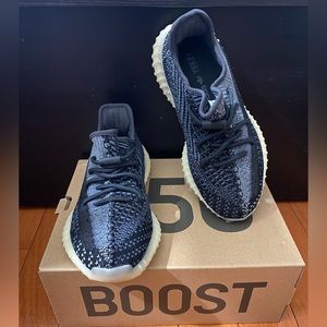YEEZY BOOST 350 V2